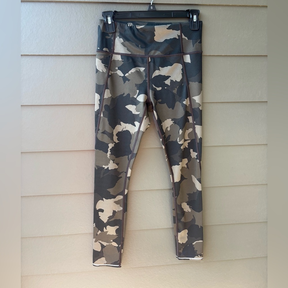 Athleta Run Free 7/8 Camo Tight | XS